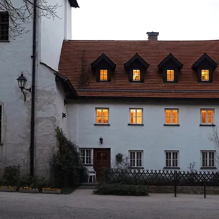 Burgvier Familienwohnung In Der Burg *