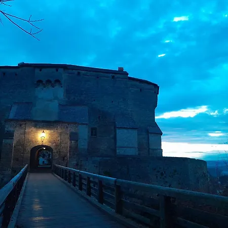 Burgvier Familienwohnung In Der Burg Tittmoning